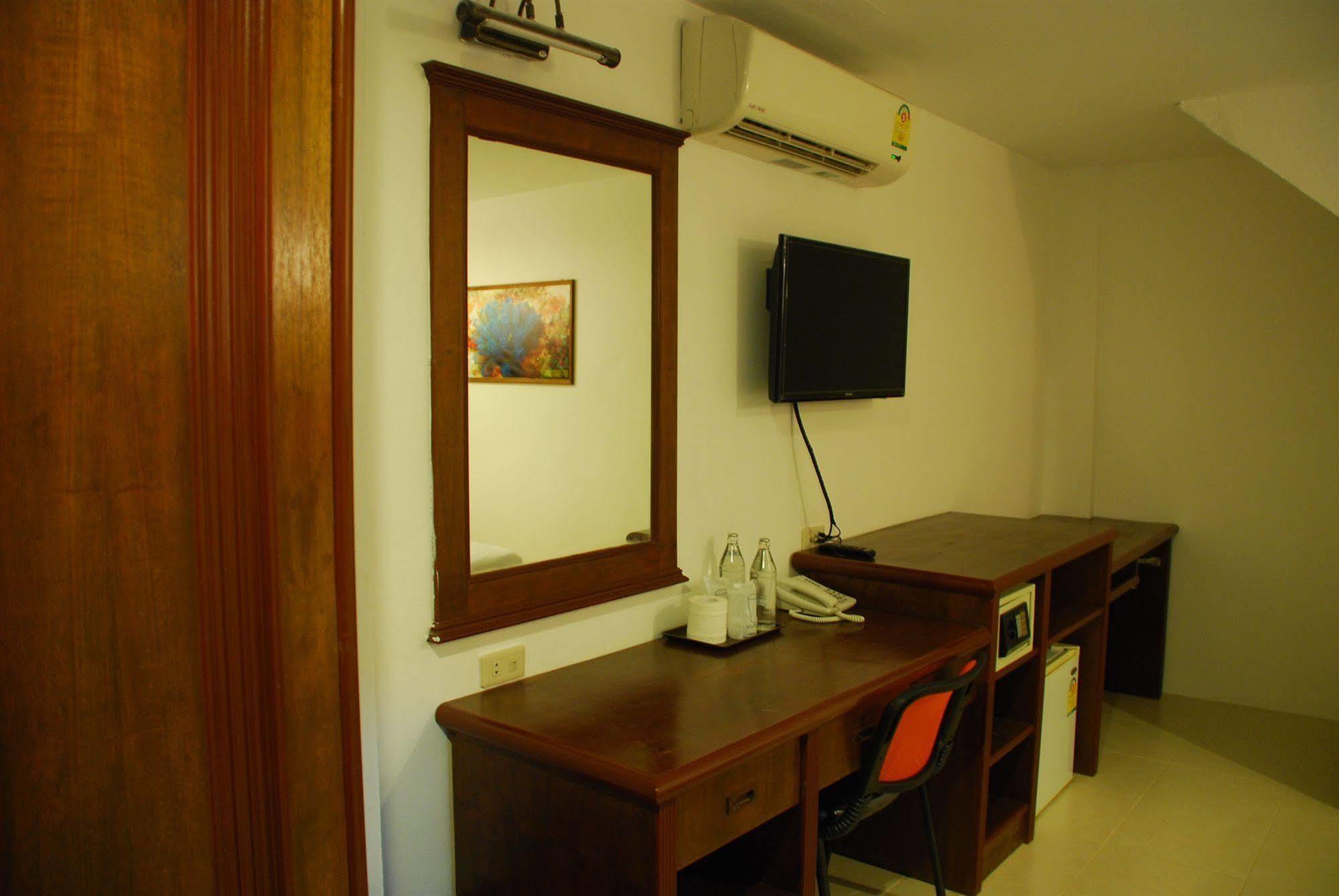 Patong Budget Rooms Exteriör bild